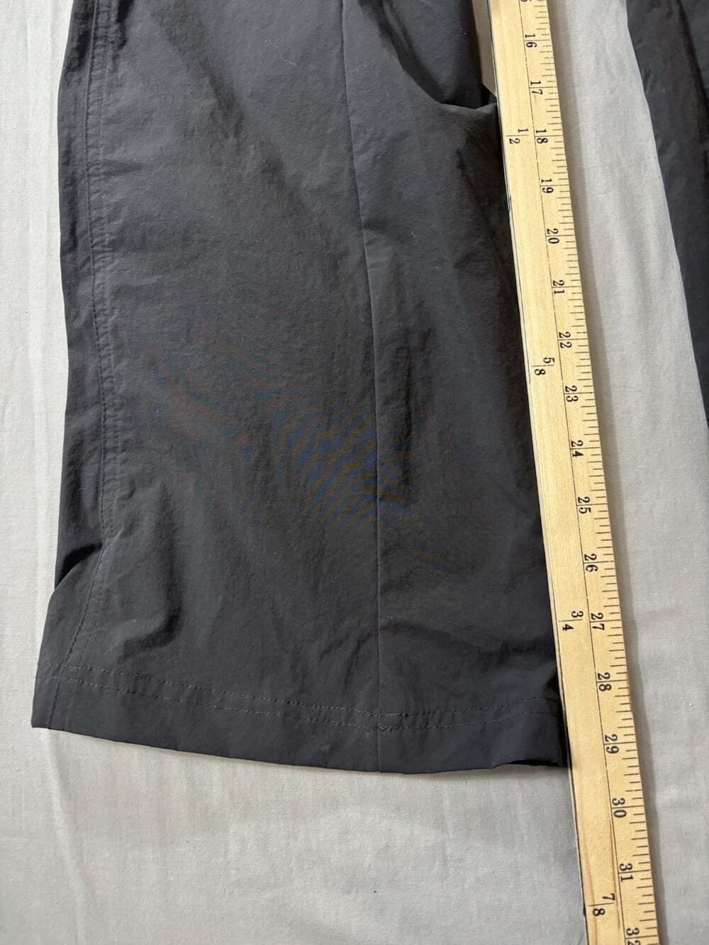 Urban Outfitters BDG Black Elastic Waist Windbreaker Joggers Sweatpants Size 10 - Picture 4 of 7